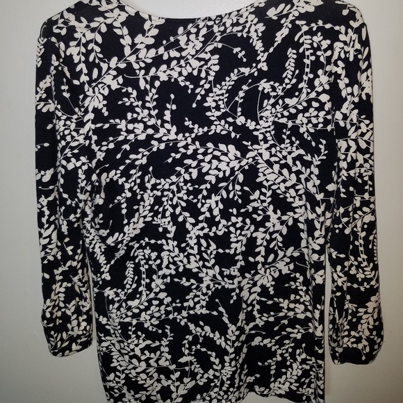 Ann Taylor Black V Cut Shirt Size M - Picture 3 of 3